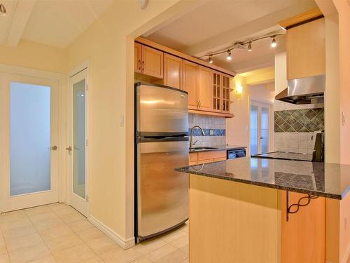 603 9918 101 Street, Edmonton, AB - Indoor Photo Showing Kitchen