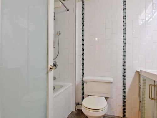 603 9918 101 Street, Edmonton, AB - Indoor Photo Showing Bathroom