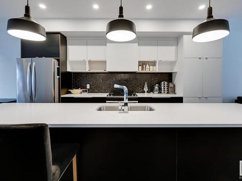 34 Brunswyck Crescent, Spruce Grove, AB - Indoor Photo Showing Kitchen With Double Sink With Upgraded Kitchen