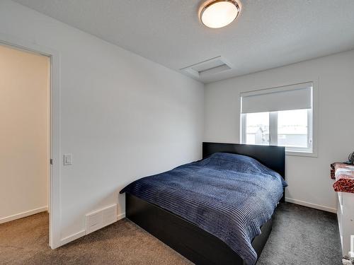 34 Brunswyck Crescent, Spruce Grove, AB - Indoor Photo Showing Bedroom