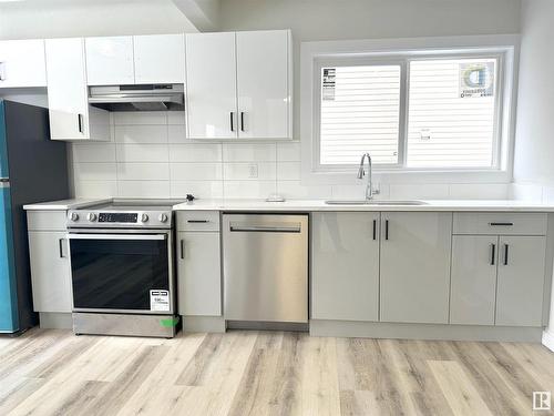 7424 81 Avenue, Edmonton, AB - Indoor Photo Showing Kitchen With Upgraded Kitchen