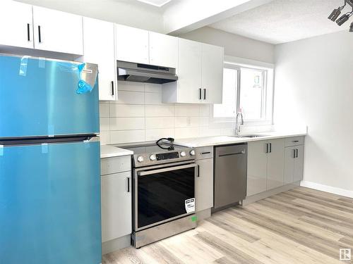 7424 81 Avenue, Edmonton, AB - Indoor Photo Showing Kitchen