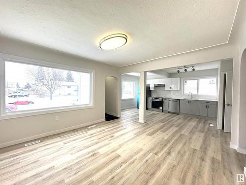 7424 81 Avenue, Edmonton, AB - Indoor