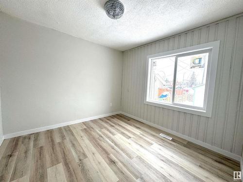 7424 81 Avenue, Edmonton, AB - Indoor Photo Showing Other Room