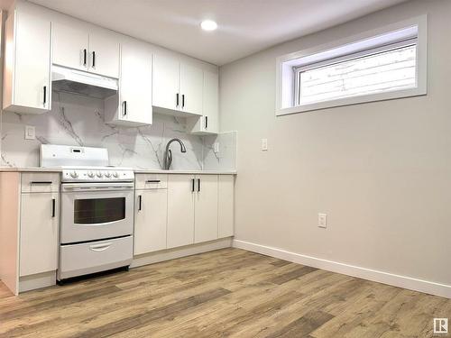 7424 81 Avenue, Edmonton, AB - Indoor Photo Showing Kitchen