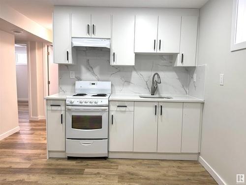 7424 81 Avenue, Edmonton, AB - Indoor Photo Showing Kitchen