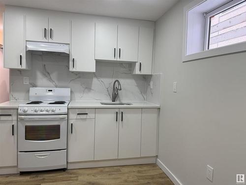 7424 81 Avenue, Edmonton, AB - Indoor Photo Showing Kitchen