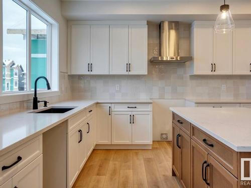 11 Resplendent Way, St. Albert, AB - Indoor Photo Showing Kitchen