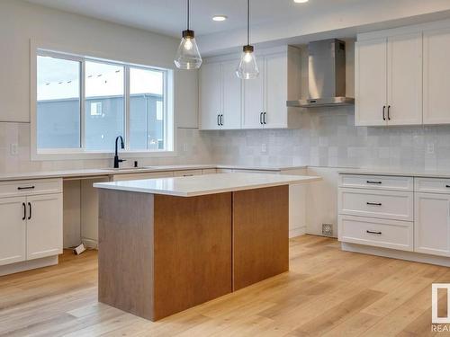 11 Resplendent Way, St. Albert, AB - Indoor Photo Showing Kitchen