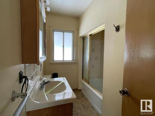 11915 51 Street, Edmonton, AB - Indoor Photo Showing Bathroom