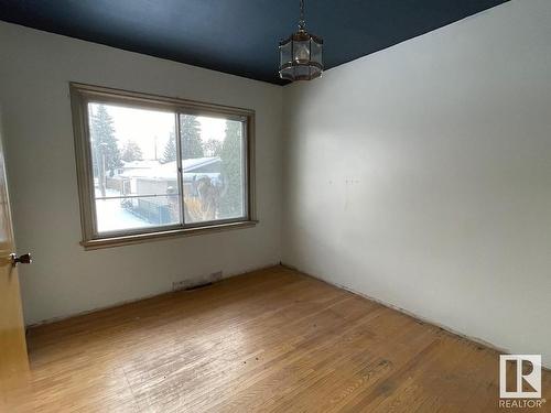 11915 51 Street, Edmonton, AB - Indoor Photo Showing Other Room