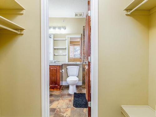 10903 81 Avenue, Edmonton, AB - Indoor Photo Showing Bathroom