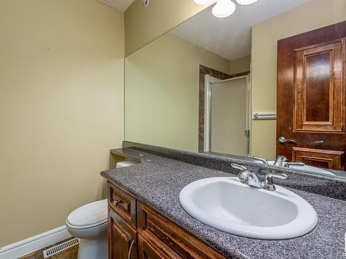 10903 81 Avenue, Edmonton, AB - Indoor Photo Showing Bathroom