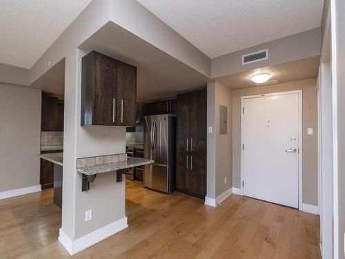 901 6608 28 Avenue, Edmonton, AB - Indoor Photo Showing Kitchen