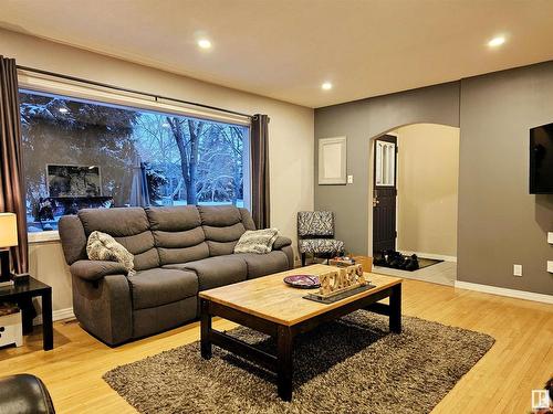 46 Garden Crescent, St. Albert, AB - Indoor Photo Showing Living Room