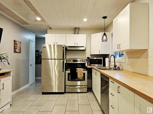 46 Garden Crescent, St. Albert, AB - Indoor Photo Showing Kitchen With Double Sink