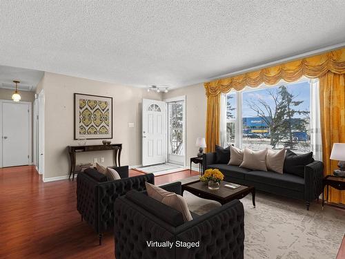 13515 93 Street, Edmonton, AB - Indoor Photo Showing Living Room