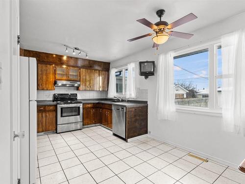 13515 93 Street, Edmonton, AB - Indoor Photo Showing Kitchen