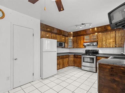 13515 93 Street, Edmonton, AB - Indoor Photo Showing Kitchen