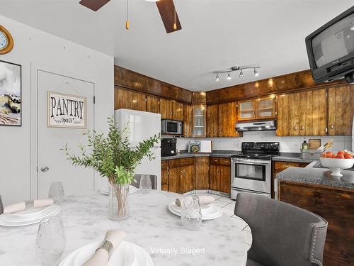 13515 93 Street, Edmonton, AB - Indoor Photo Showing Kitchen