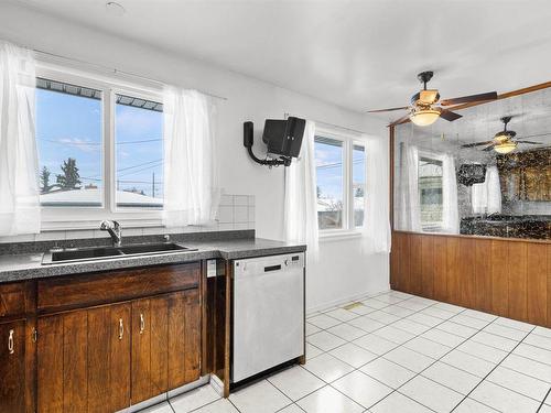 13515 93 Street, Edmonton, AB - Indoor Photo Showing Kitchen With Double Sink