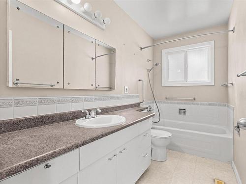 13515 93 Street, Edmonton, AB - Indoor Photo Showing Bathroom