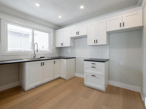 9211 99A Avenue, Morinville, AB - Indoor Photo Showing Kitchen