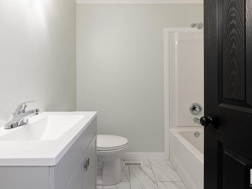 9211 99A Avenue, Morinville, AB - Indoor Photo Showing Bathroom