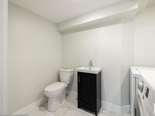 9211 99A Avenue, Morinville, AB - Indoor Photo Showing Bathroom