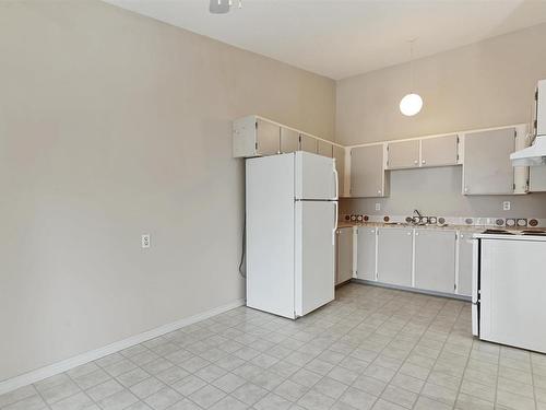 6496 178 Street, Edmonton, AB - Indoor Photo Showing Kitchen