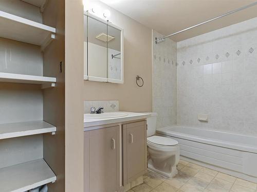 6496 178 Street, Edmonton, AB - Indoor Photo Showing Bathroom