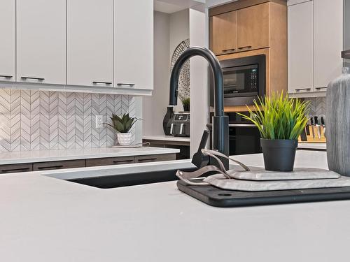 3937 3A Avenue, Edmonton, AB - Indoor Photo Showing Kitchen