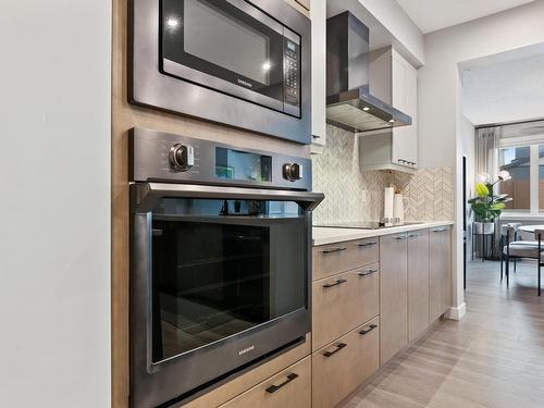 3937 3A Avenue, Edmonton, AB - Indoor Photo Showing Kitchen