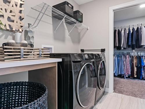 3937 3A Avenue, Edmonton, AB - Indoor Photo Showing Laundry Room