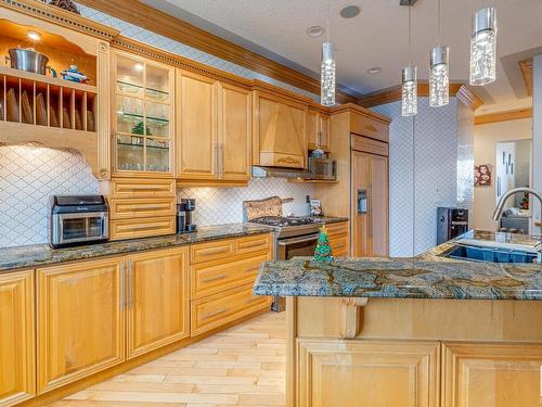 264 Kingswood Boulevard, St. Albert, AB - Indoor Photo Showing Kitchen