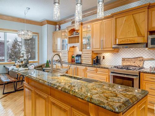 264 Kingswood Boulevard, St. Albert, AB - Indoor Photo Showing Kitchen With Upgraded Kitchen