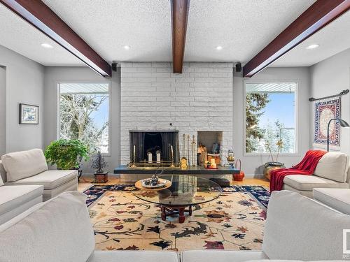 7814 Buena Vista Road, Edmonton, AB - Indoor Photo Showing Living Room