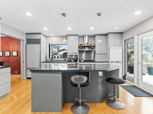 7814 Buena Vista Road, Edmonton, AB - Indoor Photo Showing Kitchen With Upgraded Kitchen