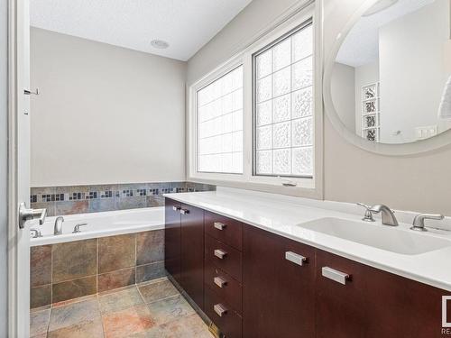 7814 Buena Vista Road, Edmonton, AB - Indoor Photo Showing Bathroom