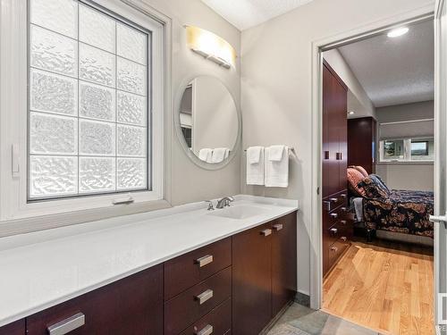 7814 Buena Vista Road, Edmonton, AB - Indoor Photo Showing Bathroom