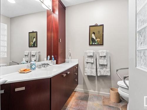 7814 Buena Vista Road, Edmonton, AB - Indoor Photo Showing Bathroom