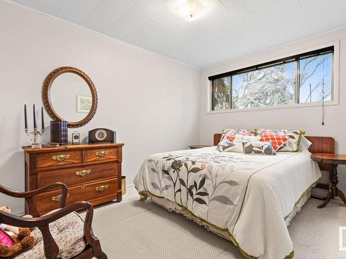 7814 Buena Vista Road, Edmonton, AB - Indoor Photo Showing Bedroom