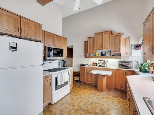 9223 168 Street, Edmonton, AB - Indoor Photo Showing Kitchen