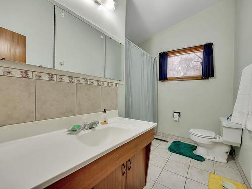 9223 168 Street, Edmonton, AB - Indoor Photo Showing Bathroom