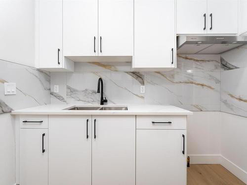 7014 Kiviaq Crescent, Edmonton, AB - Indoor Photo Showing Kitchen With Double Sink