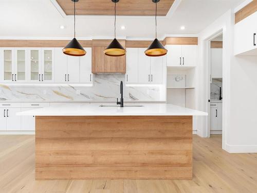 7014 Kiviaq Crescent, Edmonton, AB - Indoor Photo Showing Kitchen