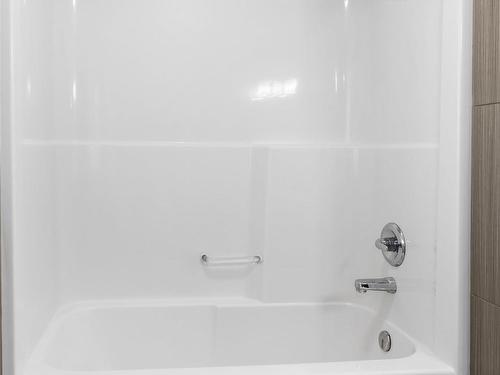 2410 Cassidy Way, Edmonton, AB - Indoor Photo Showing Bathroom