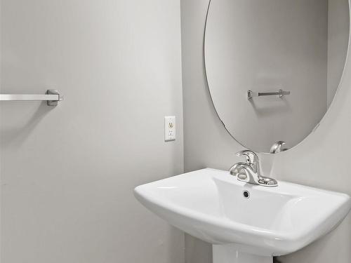 2410 Cassidy Way, Edmonton, AB - Indoor Photo Showing Bathroom