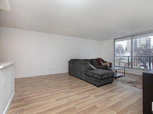 307 11307 99 Avenue, Edmonton, AB - Indoor Photo Showing Living Room