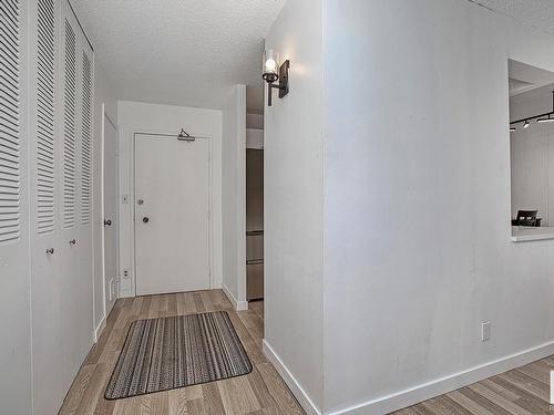 307 11307 99 Avenue, Edmonton, AB - Indoor Photo Showing Other Room